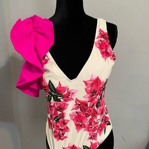 Gorgeous one piece!!!